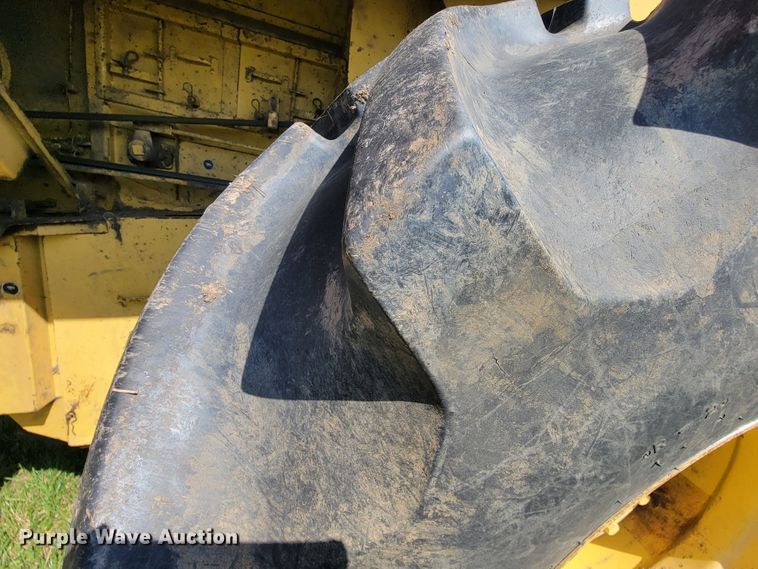 image for item FL9203 1998 New Holland TR96  RWA combine