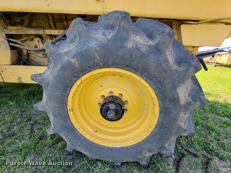 image for item FL9203 1998 New Holland TR96  RWA combine