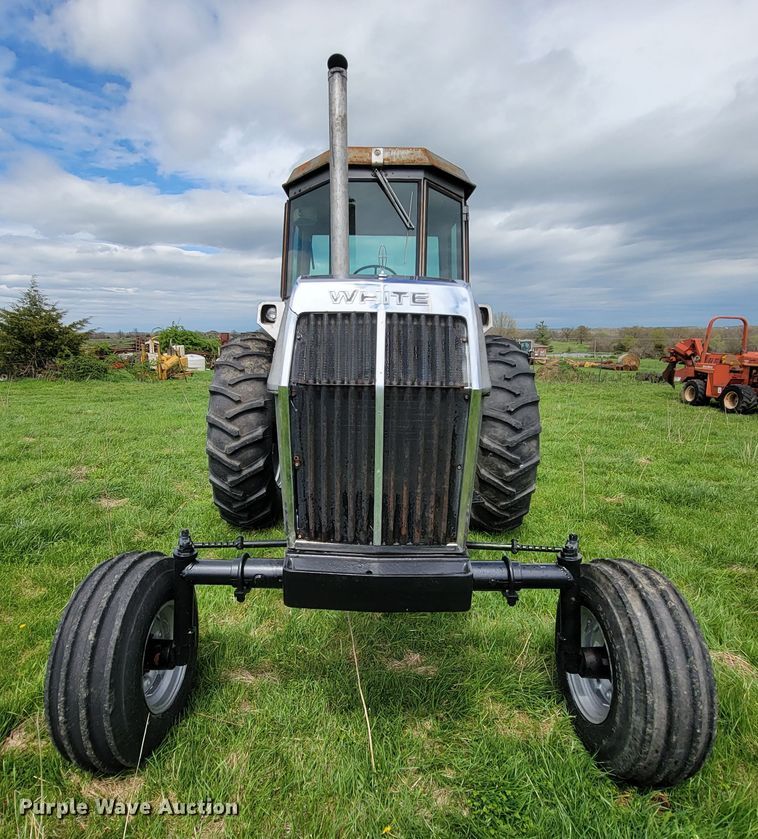 image for item FL9216 1976 White 2-105 Field Boss  tractor