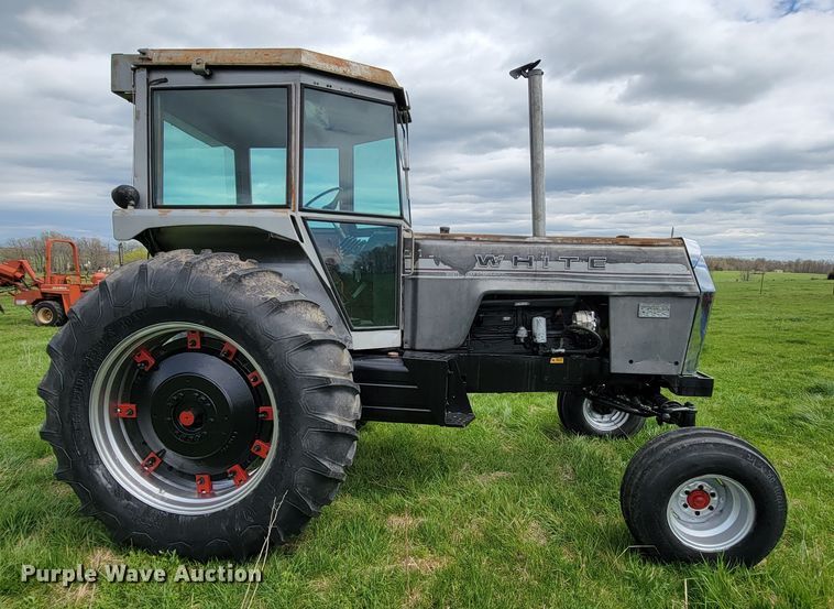 image for item FL9216 1976 White 2-105 Field Boss  tractor