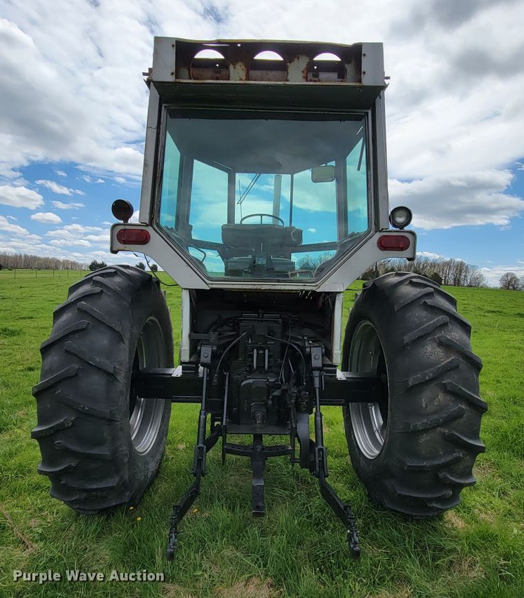 image for item FL9216 1976 White 2-105 Field Boss  tractor