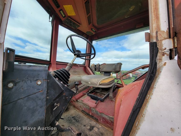 image for item FL9216 1976 White 2-105 Field Boss  tractor