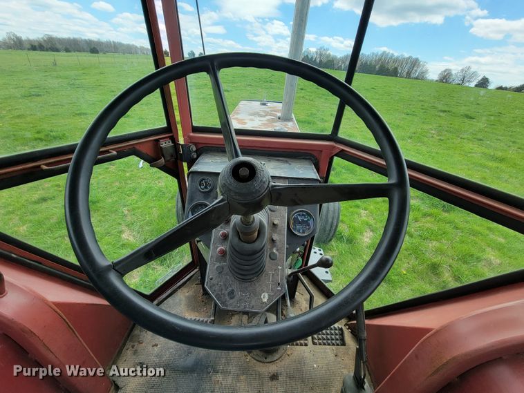 image for item FL9216 1976 White 2-105 Field Boss  tractor