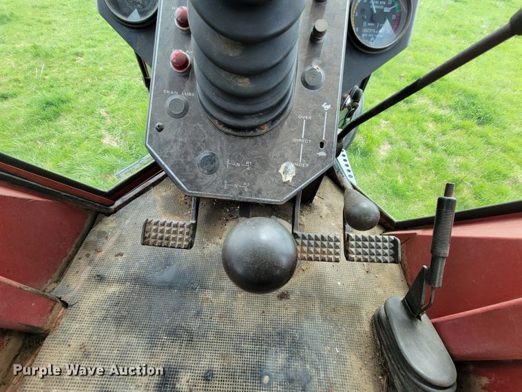 image for item FL9216 1976 White 2-105 Field Boss  tractor