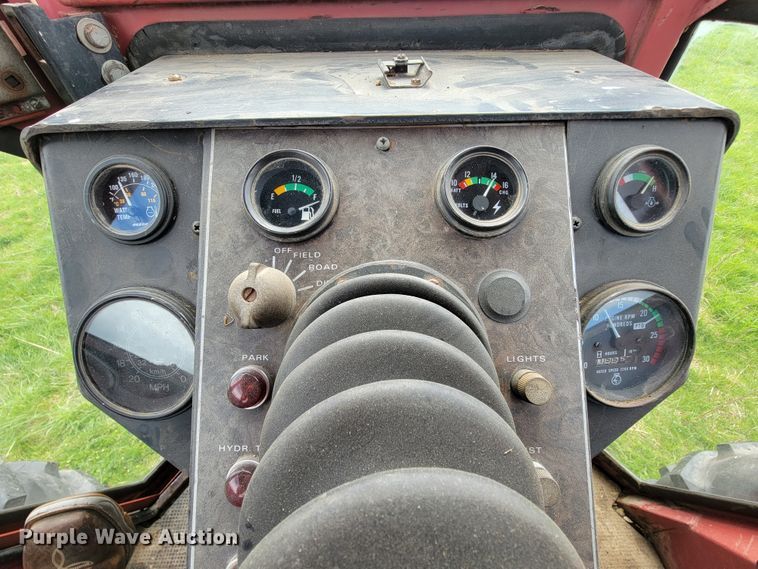 image for item FL9216 1976 White 2-105 Field Boss  tractor