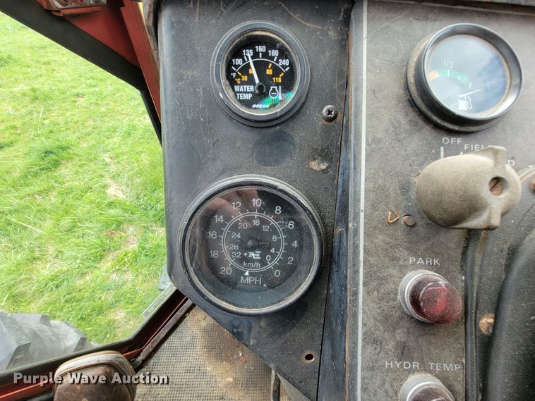 image for item FL9216 1976 White 2-105 Field Boss  tractor