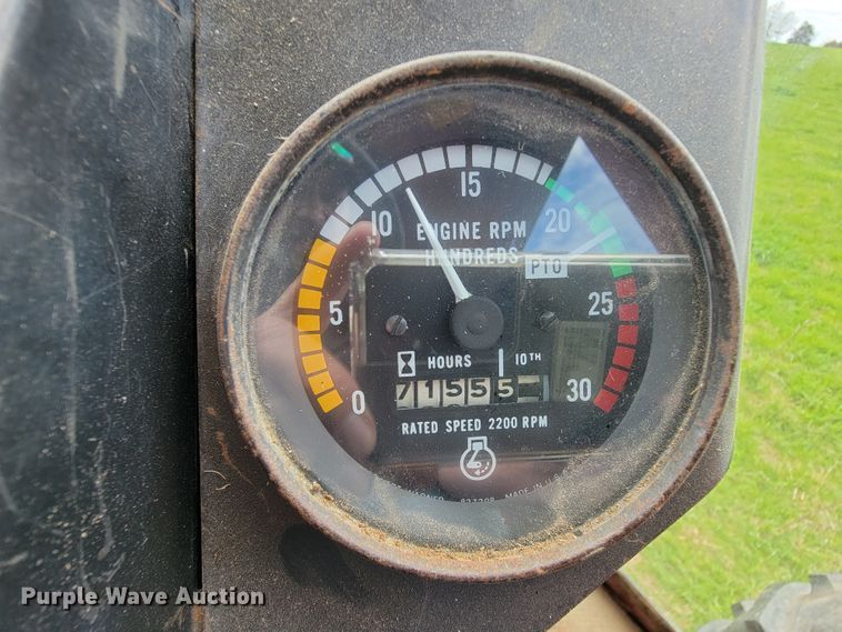 image for item FL9216 1976 White 2-105 Field Boss  tractor