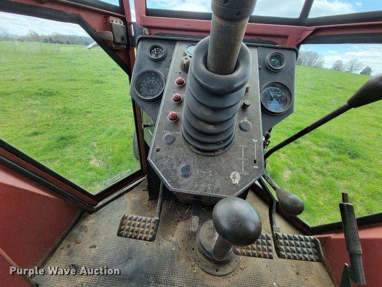 image for item FL9216 1976 White 2-105 Field Boss  tractor