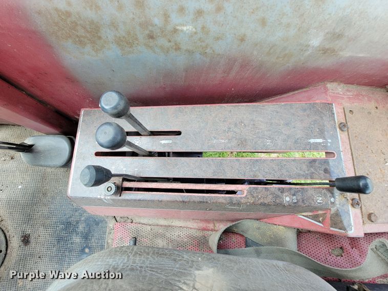 image for item FL9216 1976 White 2-105 Field Boss  tractor