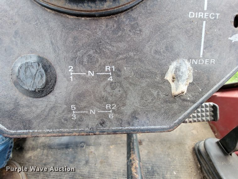 image for item FL9216 1976 White 2-105 Field Boss  tractor