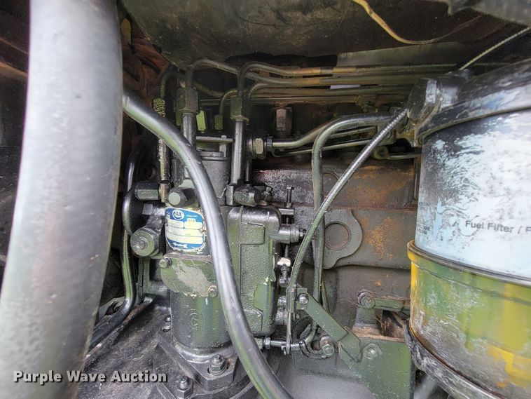 image for item FL9216 1976 White 2-105 Field Boss  tractor