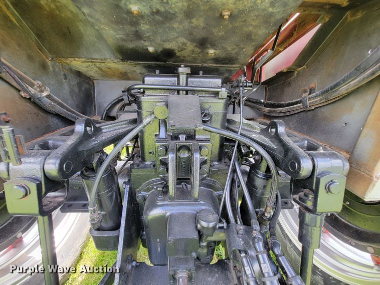 image for item FL9216 1976 White 2-105 Field Boss  tractor