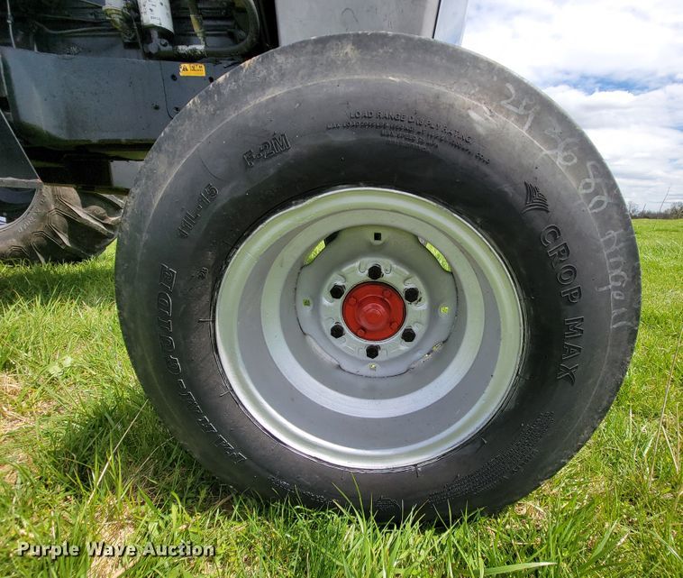 image for item FL9216 1976 White 2-105 Field Boss  tractor