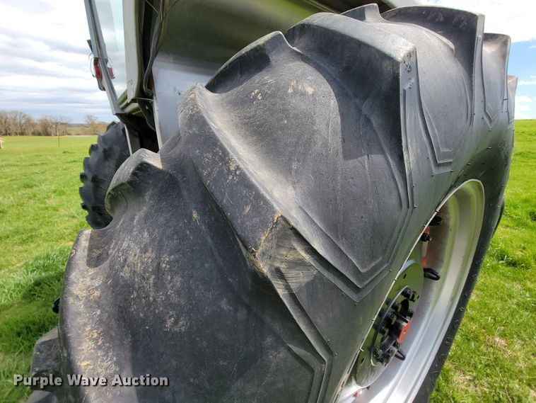 image for item FL9216 1976 White 2-105 Field Boss  tractor