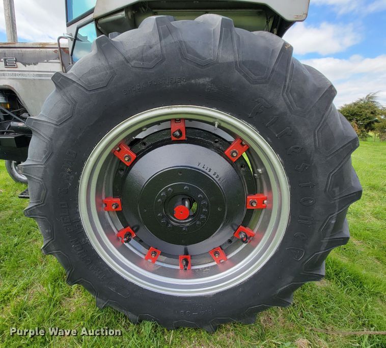 image for item FL9216 1976 White 2-105 Field Boss  tractor