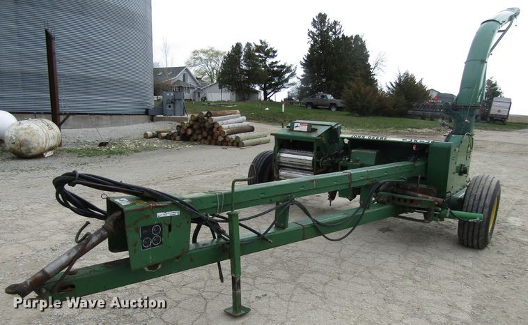 image for item GC9894 1990 John Deere 3970  forage harvester