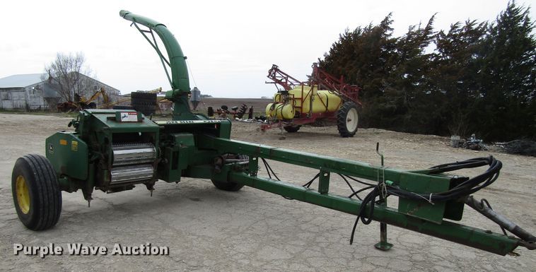 image for item GC9894 1990 John Deere 3970  forage harvester