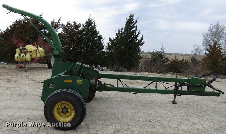image for item GC9894 1990 John Deere 3970  forage harvester
