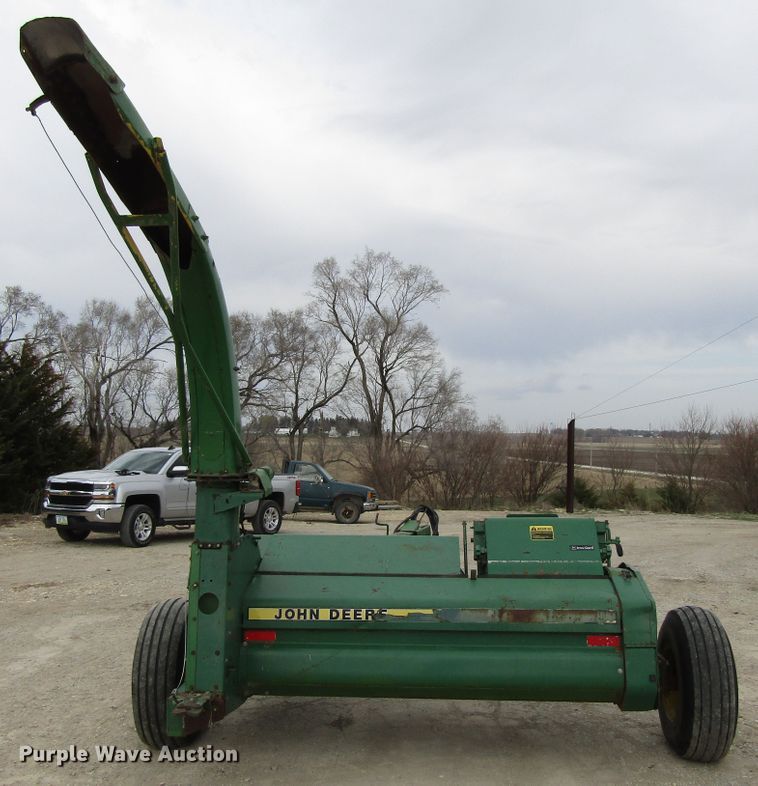 image for item GC9894 1990 John Deere 3970  forage harvester