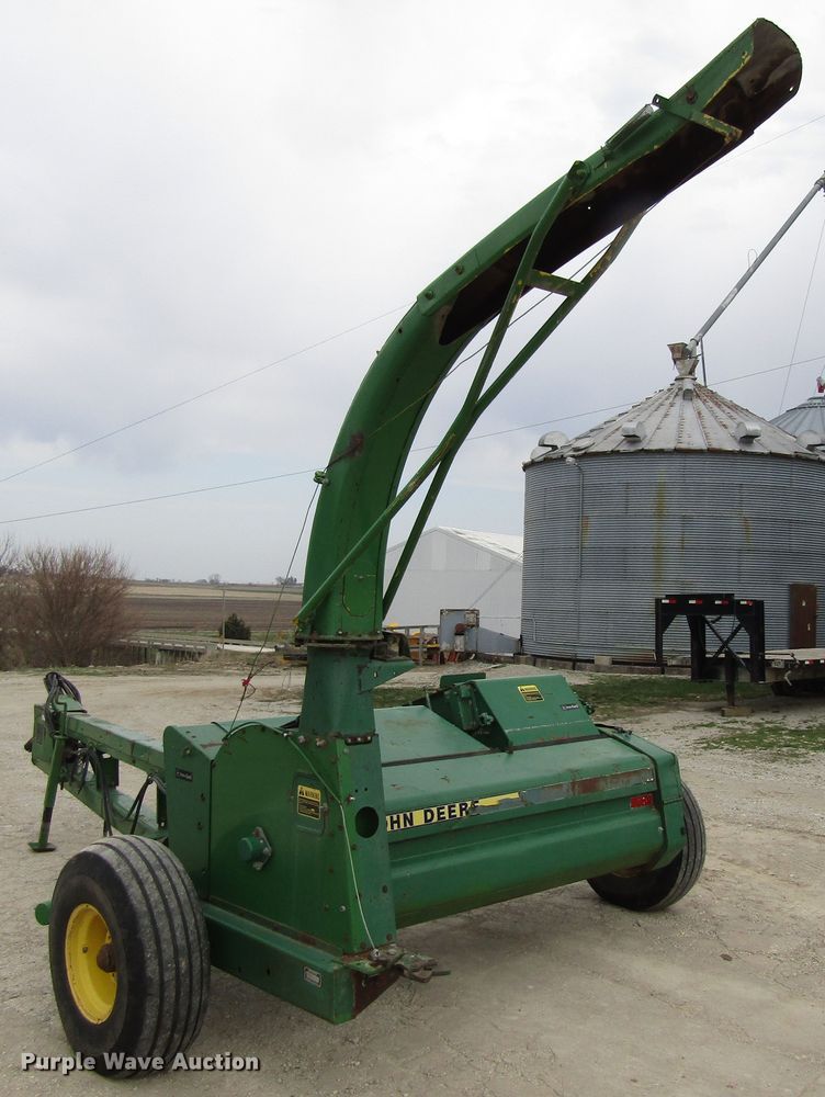 image for item GC9894 1990 John Deere 3970  forage harvester