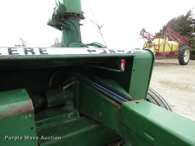 image for item GC9894 1990 John Deere 3970  forage harvester