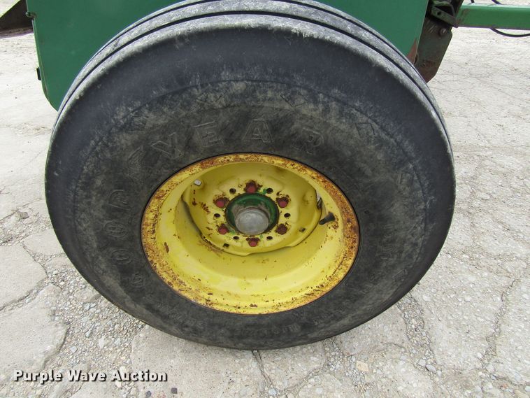 image for item GC9894 1990 John Deere 3970  forage harvester