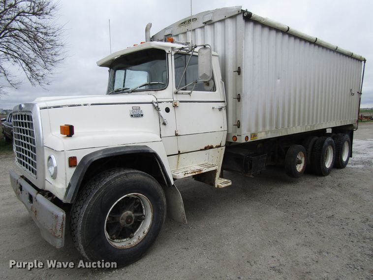 image for item GC9896 1984 Ford L8000  grain truck