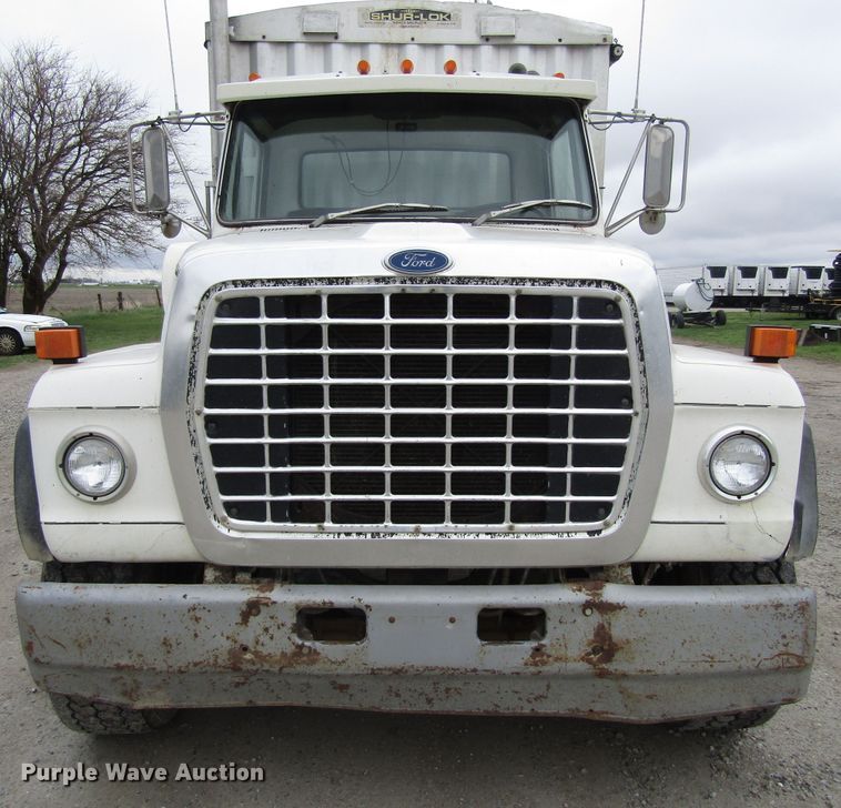 image for item GC9896 1984 Ford L8000  grain truck