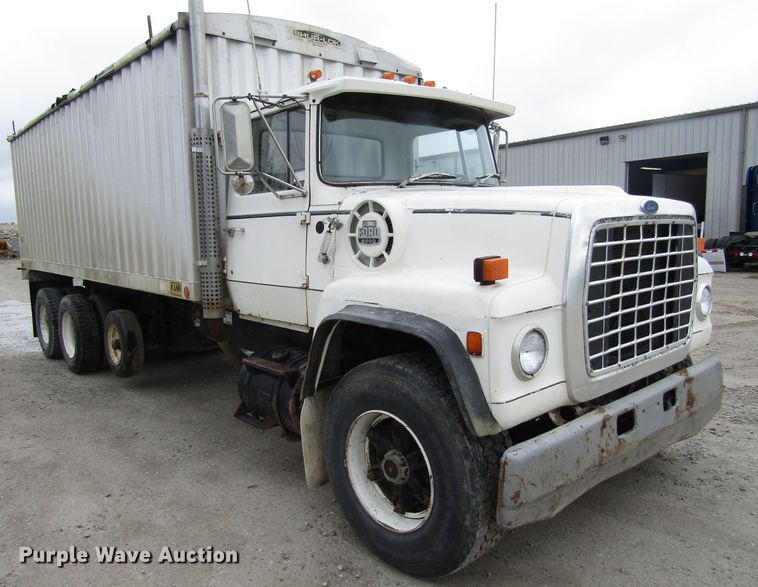 image for item GC9896 1984 Ford L8000  grain truck