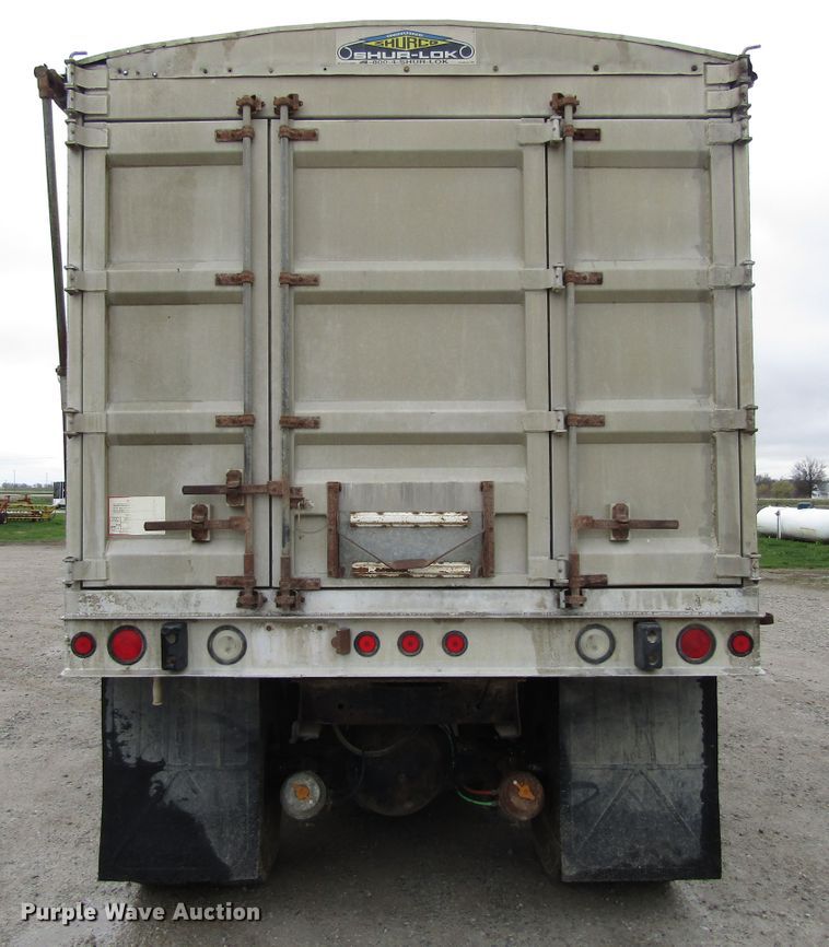image for item GC9896 1984 Ford L8000  grain truck