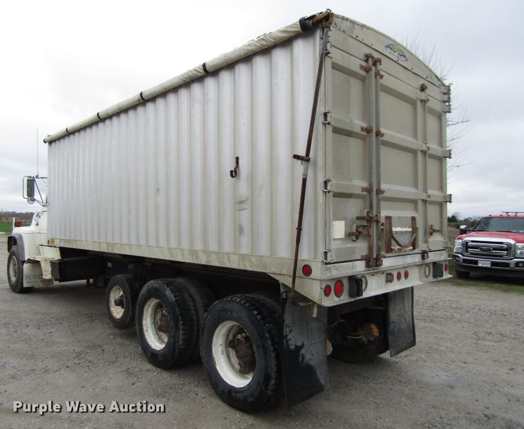 image for item GC9896 1984 Ford L8000  grain truck