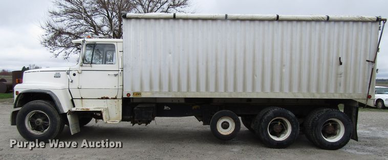 image for item GC9896 1984 Ford L8000  grain truck