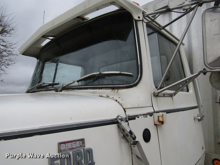 image for item GC9896 1984 Ford L8000  grain truck