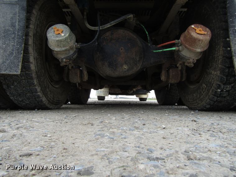 image for item GC9896 1984 Ford L8000  grain truck