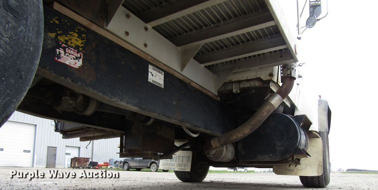 image for item GC9896 1984 Ford L8000  grain truck