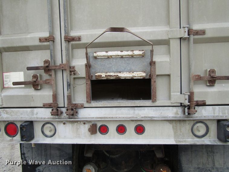 image for item GC9896 1984 Ford L8000  grain truck