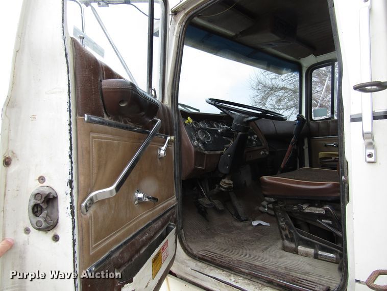 image for item GC9896 1984 Ford L8000  grain truck