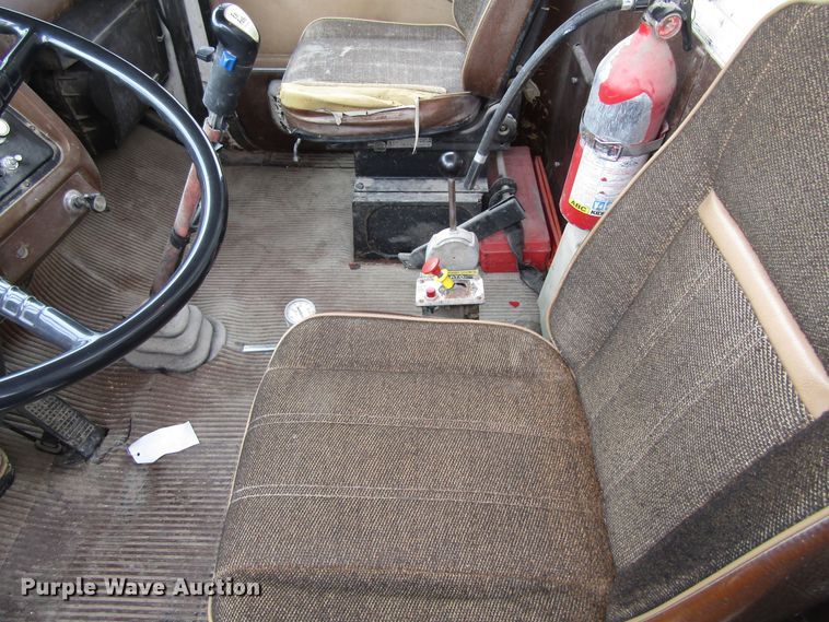 image for item GC9896 1984 Ford L8000  grain truck