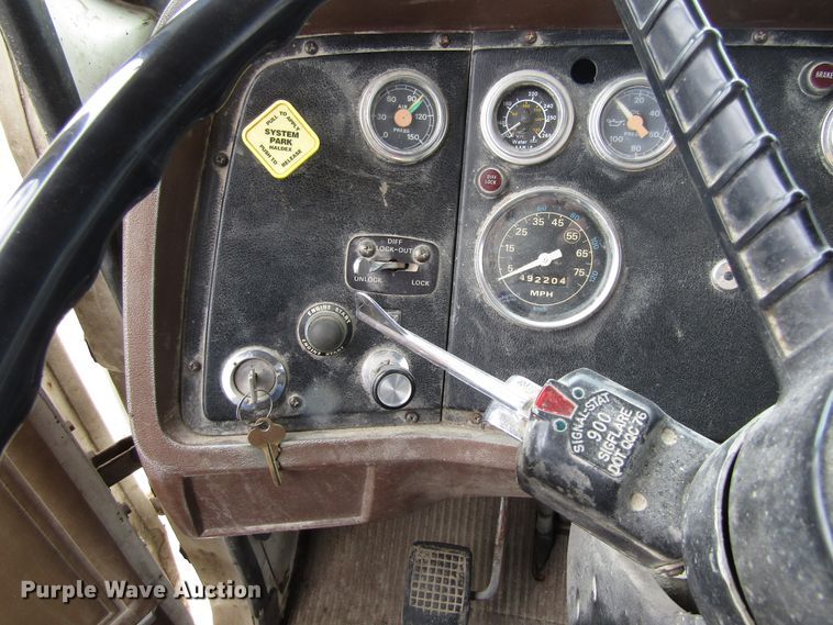 image for item GC9896 1984 Ford L8000  grain truck