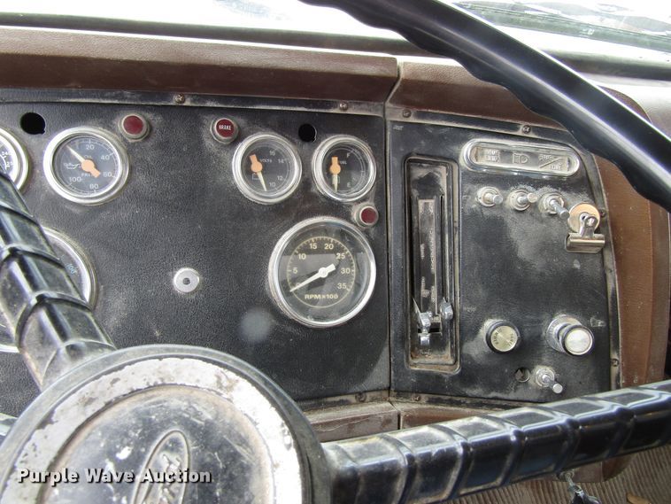 image for item GC9896 1984 Ford L8000  grain truck