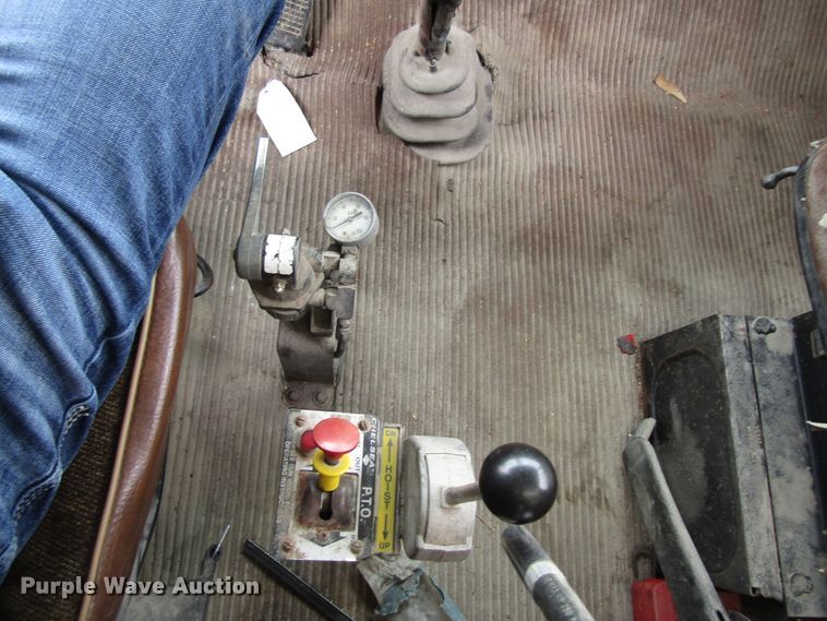 image for item GC9896 1984 Ford L8000  grain truck