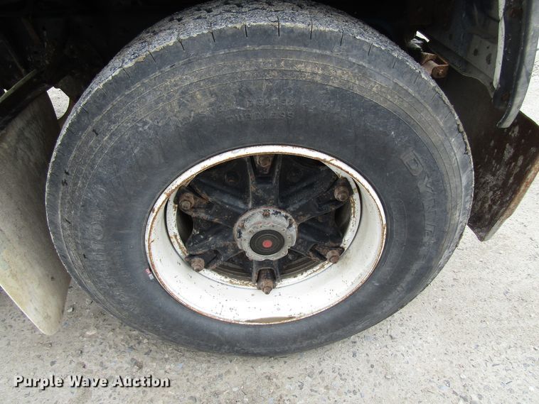 image for item GC9896 1984 Ford L8000  grain truck