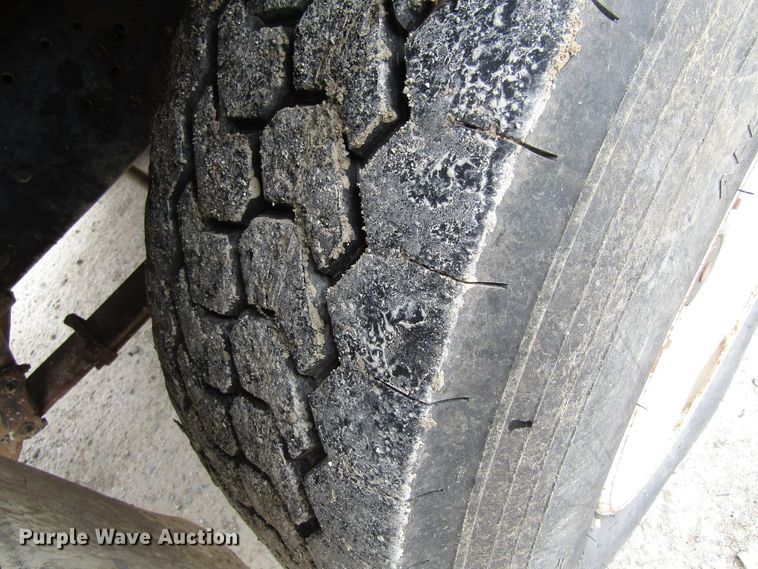 image for item GC9896 1984 Ford L8000  grain truck