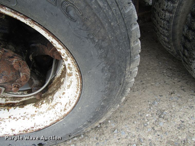 image for item GC9896 1984 Ford L8000  grain truck