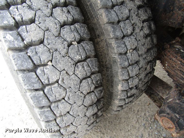 image for item GC9896 1984 Ford L8000  grain truck