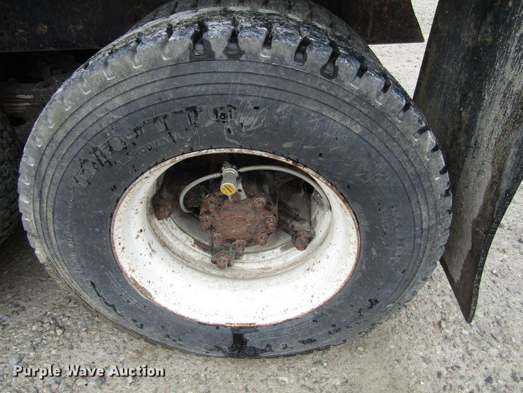 image for item GC9896 1984 Ford L8000  grain truck