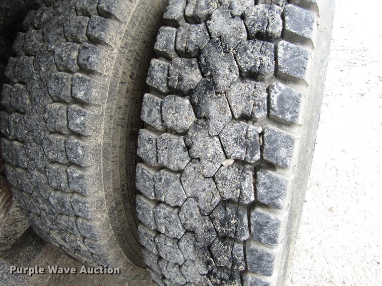 image for item GC9896 1984 Ford L8000  grain truck