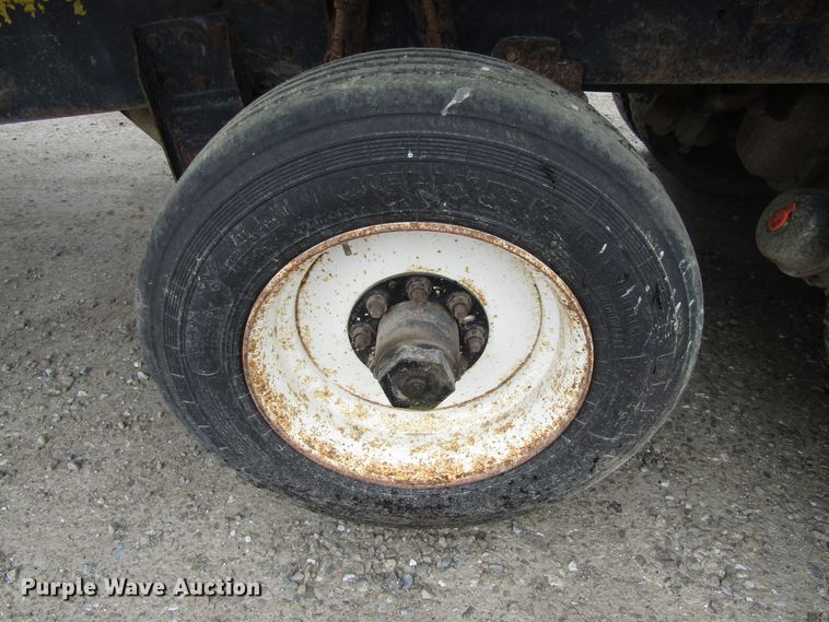 image for item GC9896 1984 Ford L8000  grain truck