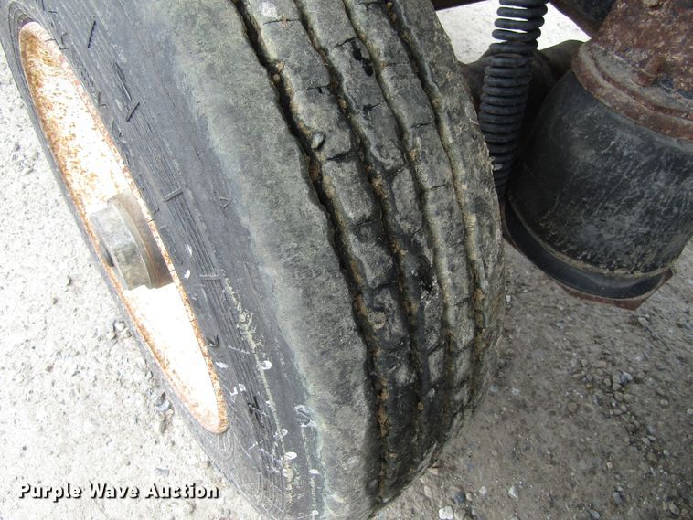 image for item GC9896 1984 Ford L8000  grain truck