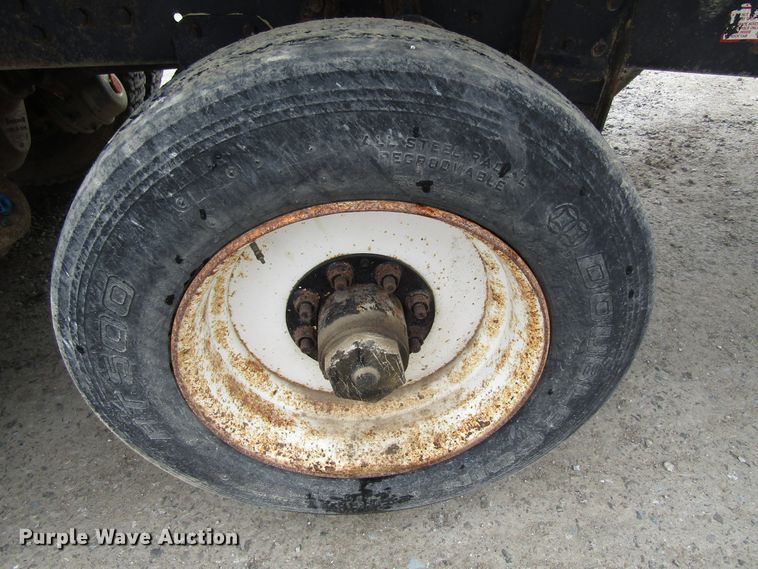 image for item GC9896 1984 Ford L8000  grain truck